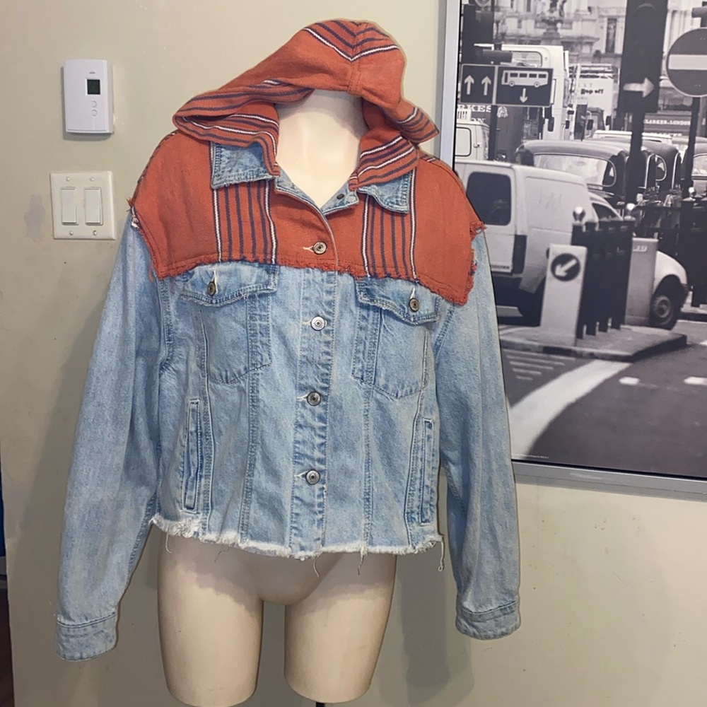 Free People Baja  crop denim hooded  jeans jacket size S